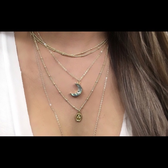 SOLD OUT 14K Virgin Mary pendant - Picture 5 of 8